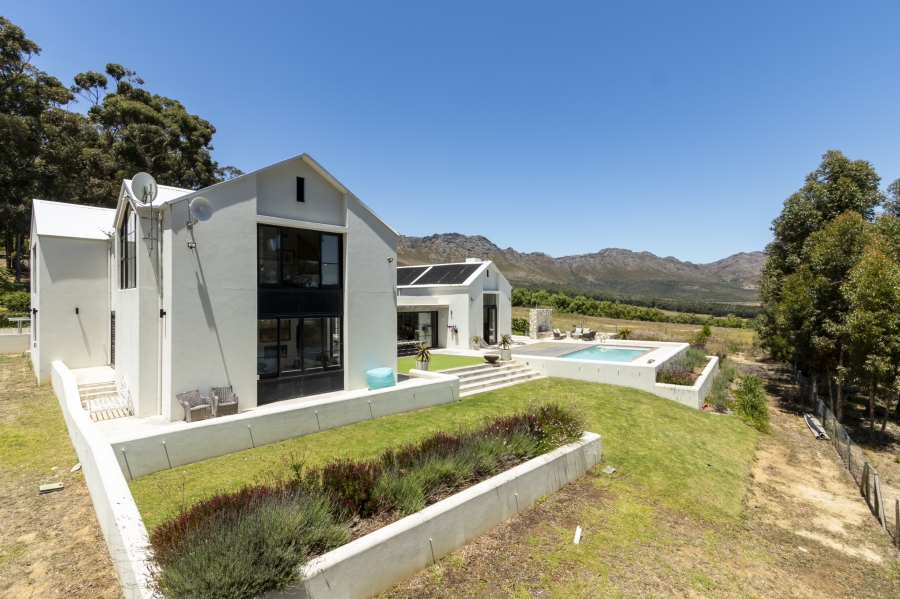 5 Bedroom Property for Sale in Sir Lowrys Pass Village Western Cape